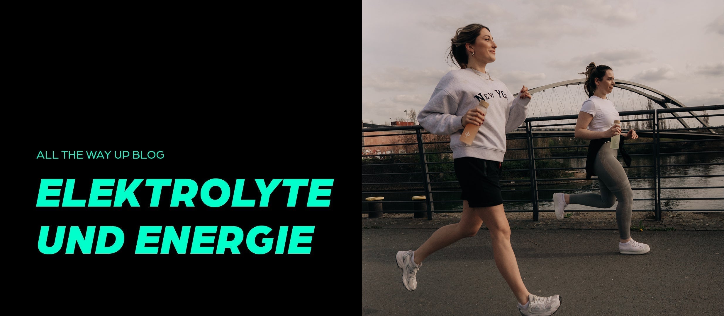 Zwei Frauen joggen mit Elektrolytgetränken am Flussufer zur Unterstützung ihrer Regeneration und Energie – KI-generiertes Bild