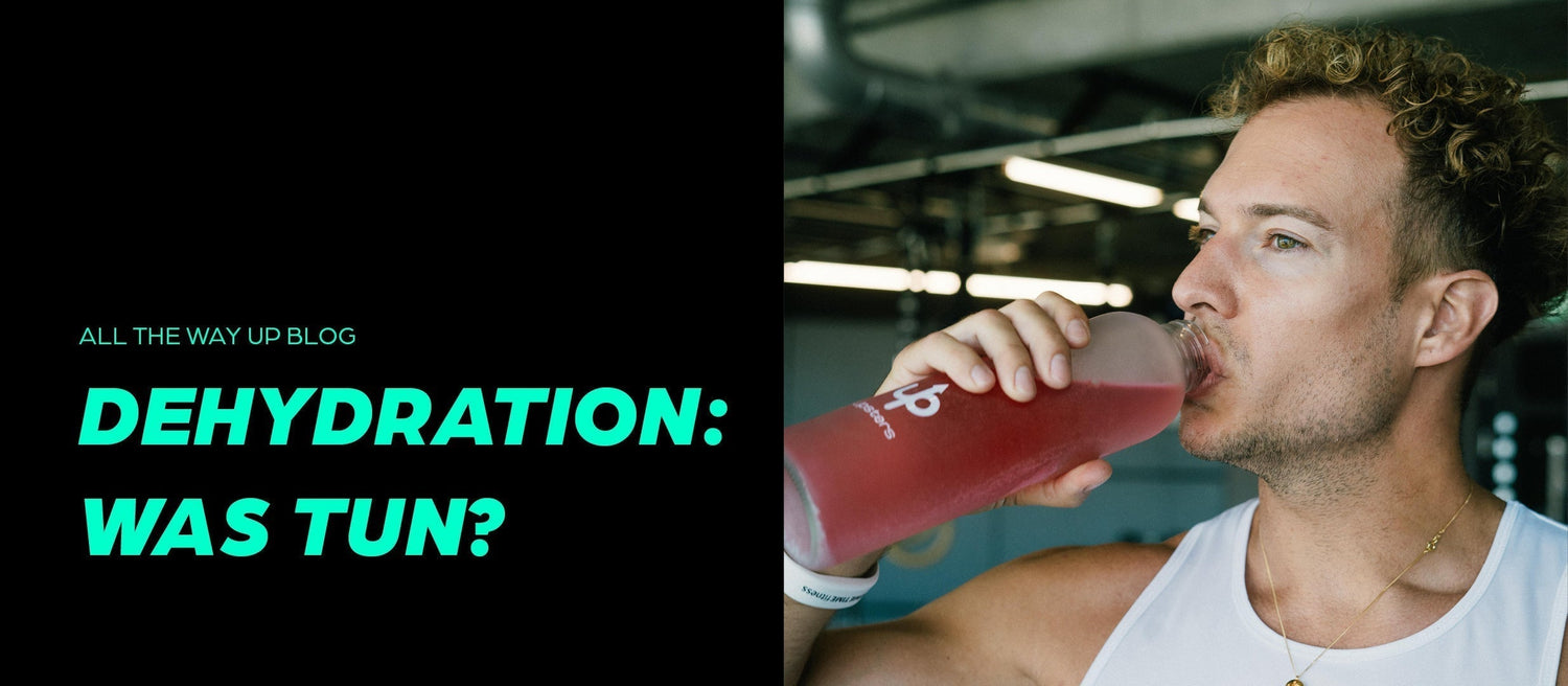 Sportler trinkt Elektrolytgetränk nach dem Training – effektive Maßnahme gegen Dehydration und Flüssigkeitsmangel